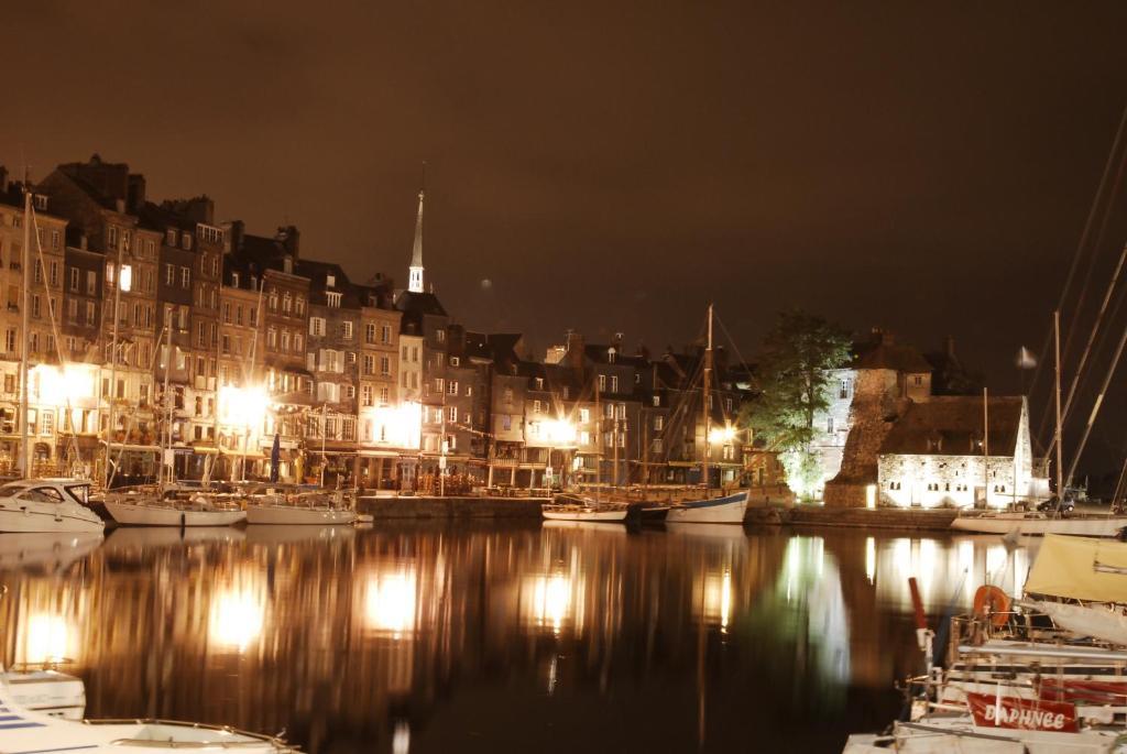Chez Fifille Appartement Dans Honfleur Parking Prive Exteriör bild